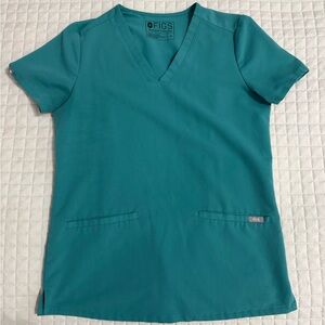 Marine Figs Casma Three Pocket Scrub Top